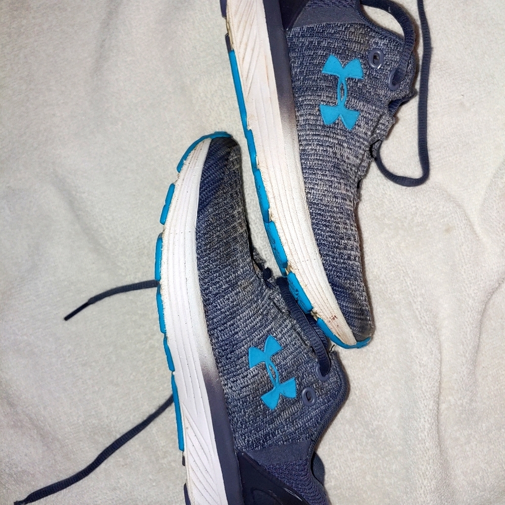 Girls tennis shoes